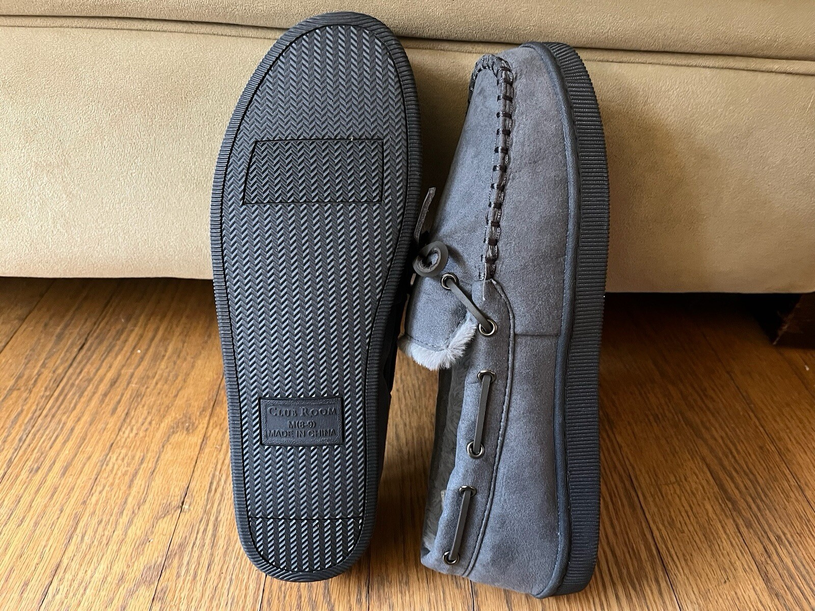 SAOLA Pantofole uomo club room Macy’s nuove con scatola grigio medio interno esterno suola 8 9