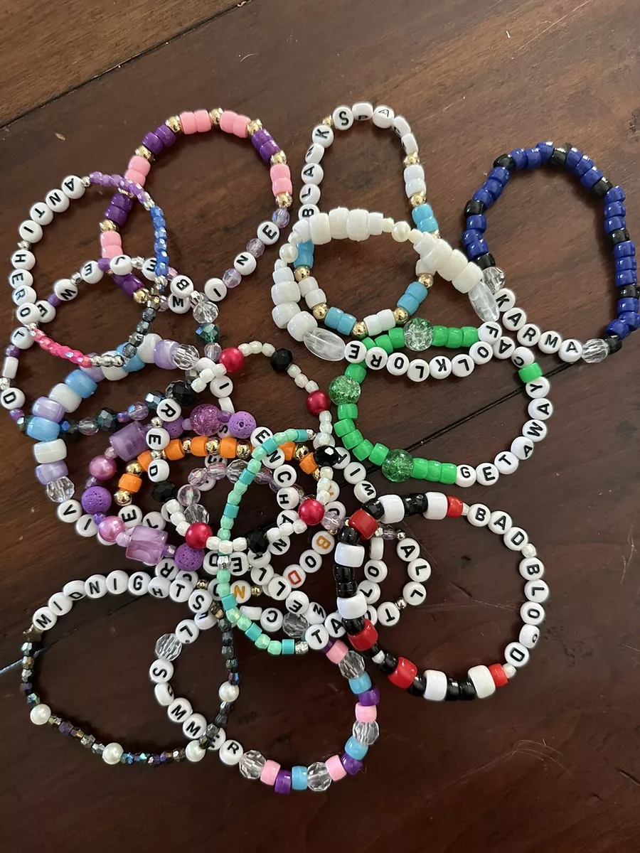 Started making some friendship bracelets to hand out at the show! : r/ TaylorSwift