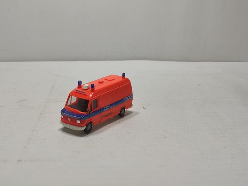 Herpa MB 207 D RTW Feuerwehr Flughafen Frankfurt am Main 1/87 (25/15M) - Bild 4 von 4