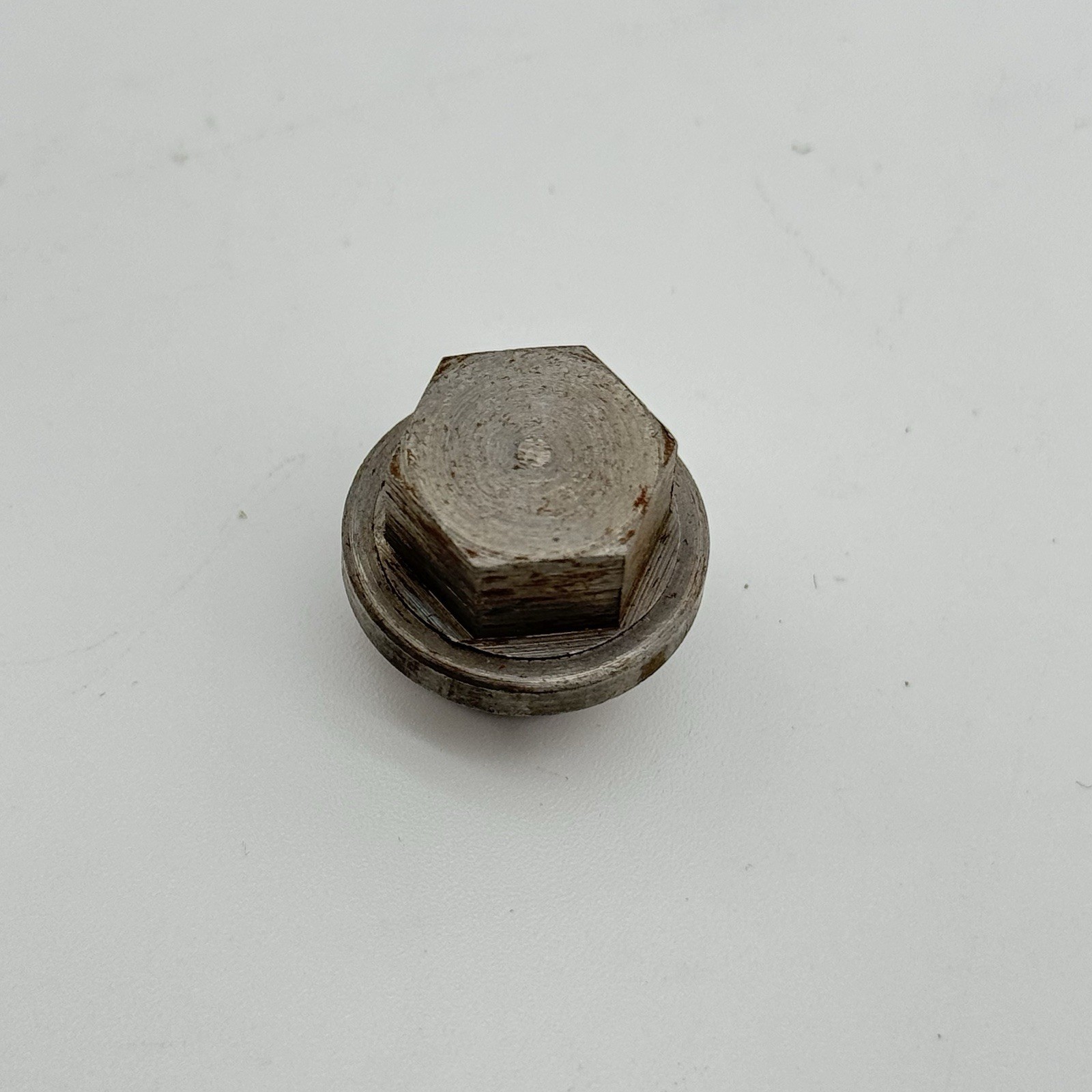 NOS VW Porsche Oil Strainer Cover Cap Nut Bus Vanagon 914 Volkswagen 021115193B