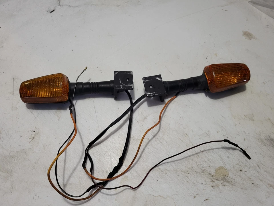 Yamaha yx600a 1990 radian señales de giro traseras Foto 2 de 4