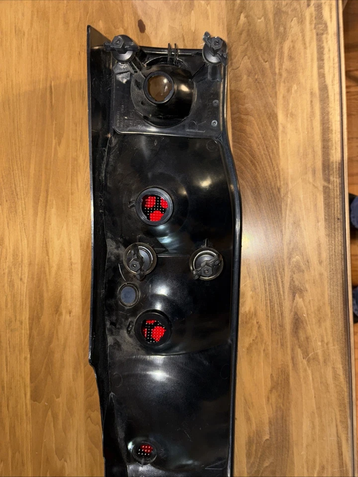 Luz trasera derecha Pontiac 1998 2002 transmisión OEM panal WS6 Foto 4 de 4