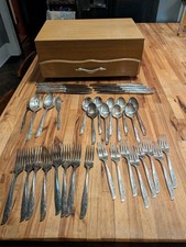 Wm Rogers Queen Bess 36 szt. Silverplate Flatware Zestaw Serwis do 8 drewnianych skrzynek +