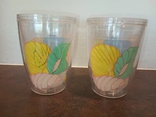 SET OF 2 VINTAGE 1983 MORRIS ENTERPRISES SEASHELL PATTERN TUMBLERS