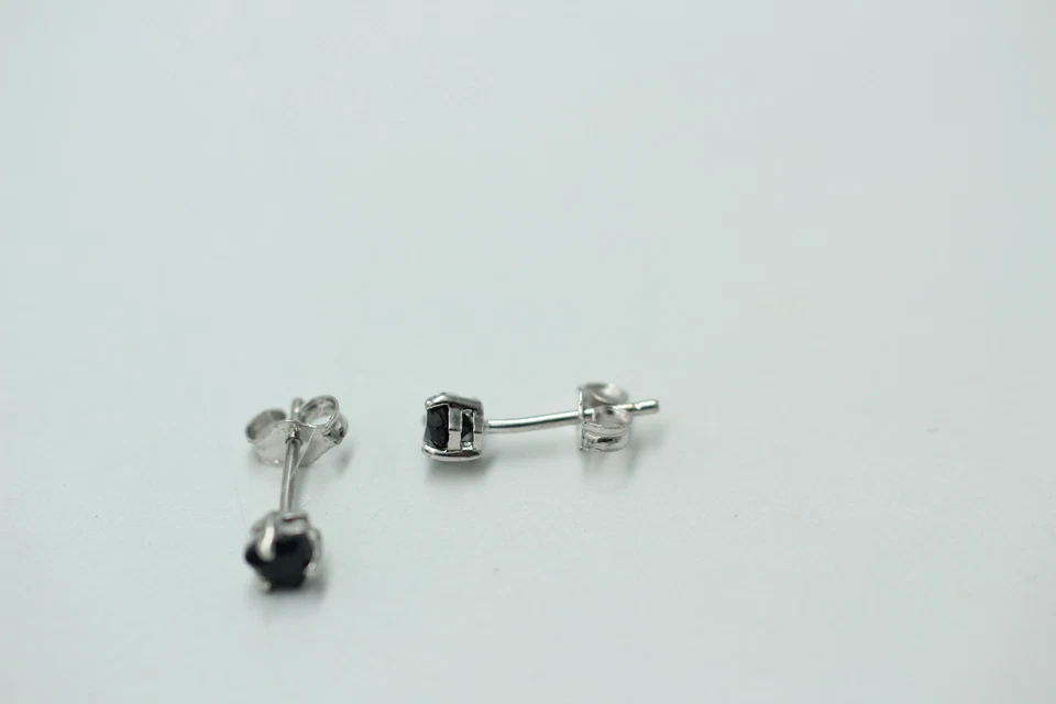 Orecchini In Zaffiro Nero Da 0,5 Carati In Argento 925 Con Taglio Trillion - Immagine 4 di 4