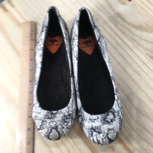Rocket Dog Shoes Womens 7.5 M Snake Pattern Slip On Ballet Flats White Fabric - Picture 8 of 16