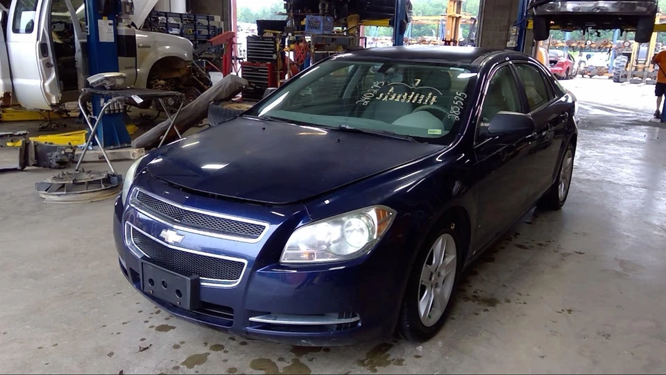 Used Front Left Seat Belt Front fits: 2009 Chevrolet Malibu classic style emblem Foto 4 de 4