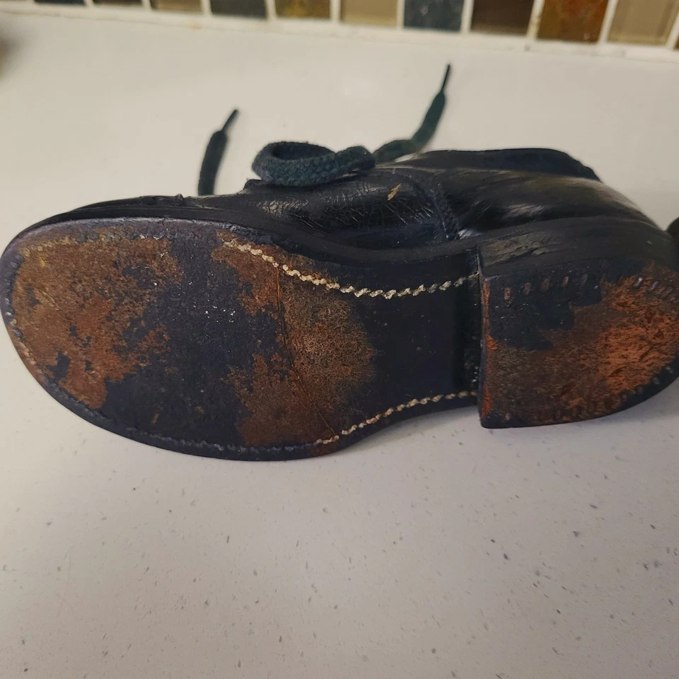 Zapatos de cuero negro vintage de los años 40 para niños pequeños 6" suela cosida con cordones decoración de guardería Foto 4 de 4