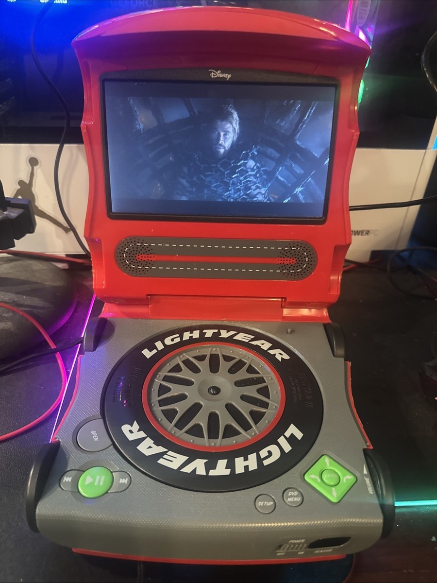 Disney Pixar Cars Lightning McQueen 7” Portable DVD Player C7100PD