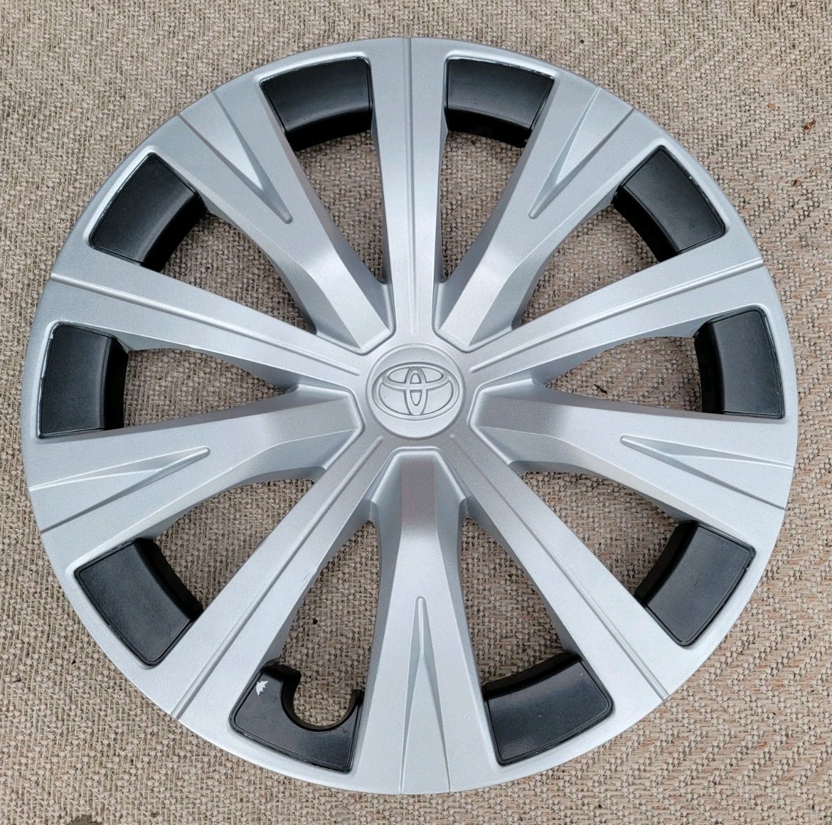Toyota Camry Hubcap Wheel Cover 16" 2018-2019 OEM Single 