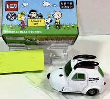 Takara Tomy Tomica Peanuts Snoopy Museum Tokyo - Snoopy Mini Car