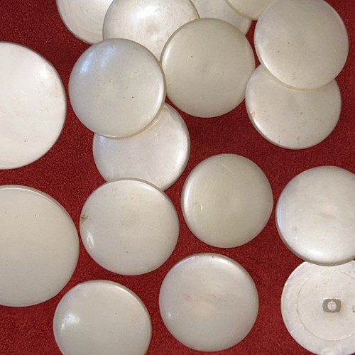 VINTAGE 75 Assorted sizes FLAT Shiny Glossy White Plastic Shank Buttons - Picture 3 of 10