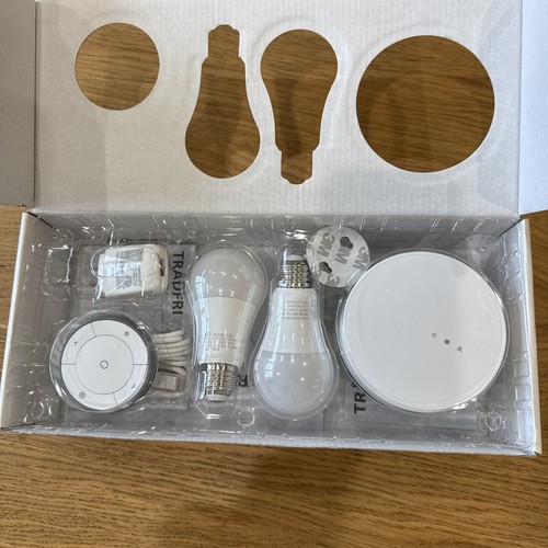 IKEA GATEWAY Tradfri Kit + Switch + 2 Bulbs - NEW NEVER USED - Picture 5 of 5