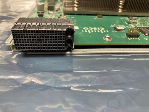 Module commutateur de liaison montante Cisco Nexus 9300 N9K-M6PQ-E 6 ports 40G QSFP - Photo 6/6
