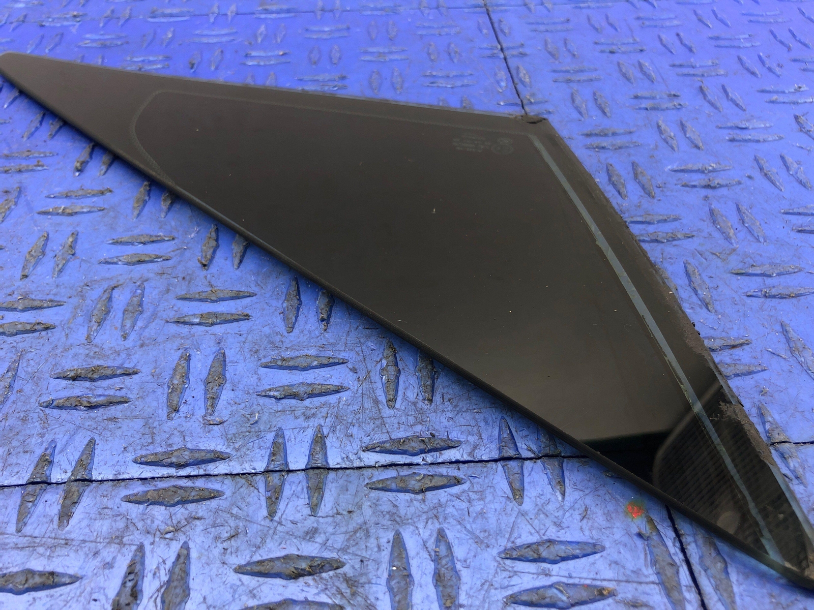 2006-2018 ASTON MARTIN VANTAGE V8 FRONT RIGHT DOOR WINDOW GLASS VENT OEM 2007