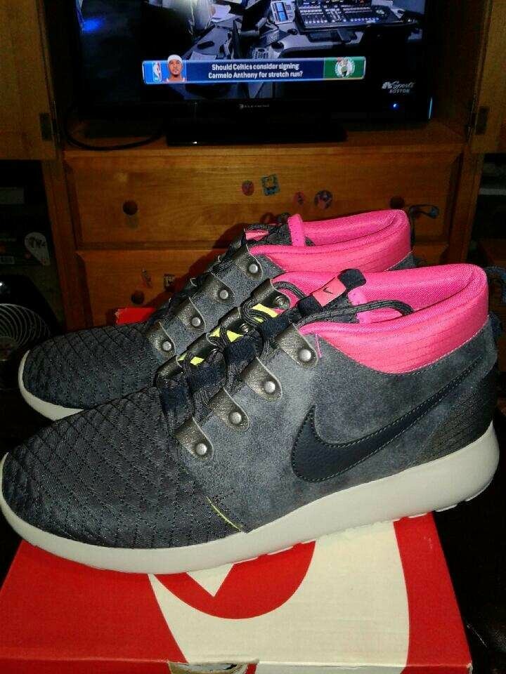 Nike Roshe Run Sneakerboot. Men's size 9. New New New with box. 72e600 Nike Roshe Run Sneakerboot. Men's size 9. New New New with box. 72e600