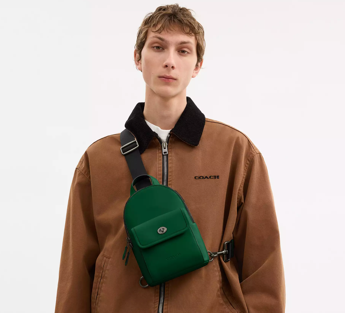 【Coach】メンズ Turnlock Sling Pack 斜め掛けリュック CAJ72 NWT Coach men's Small Turnlock Sling Pack In Signature