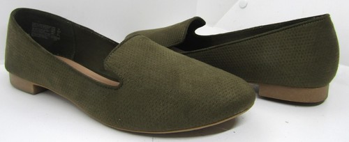 Women's Fioni "Desi" Olive Flat Shoes Size 10.