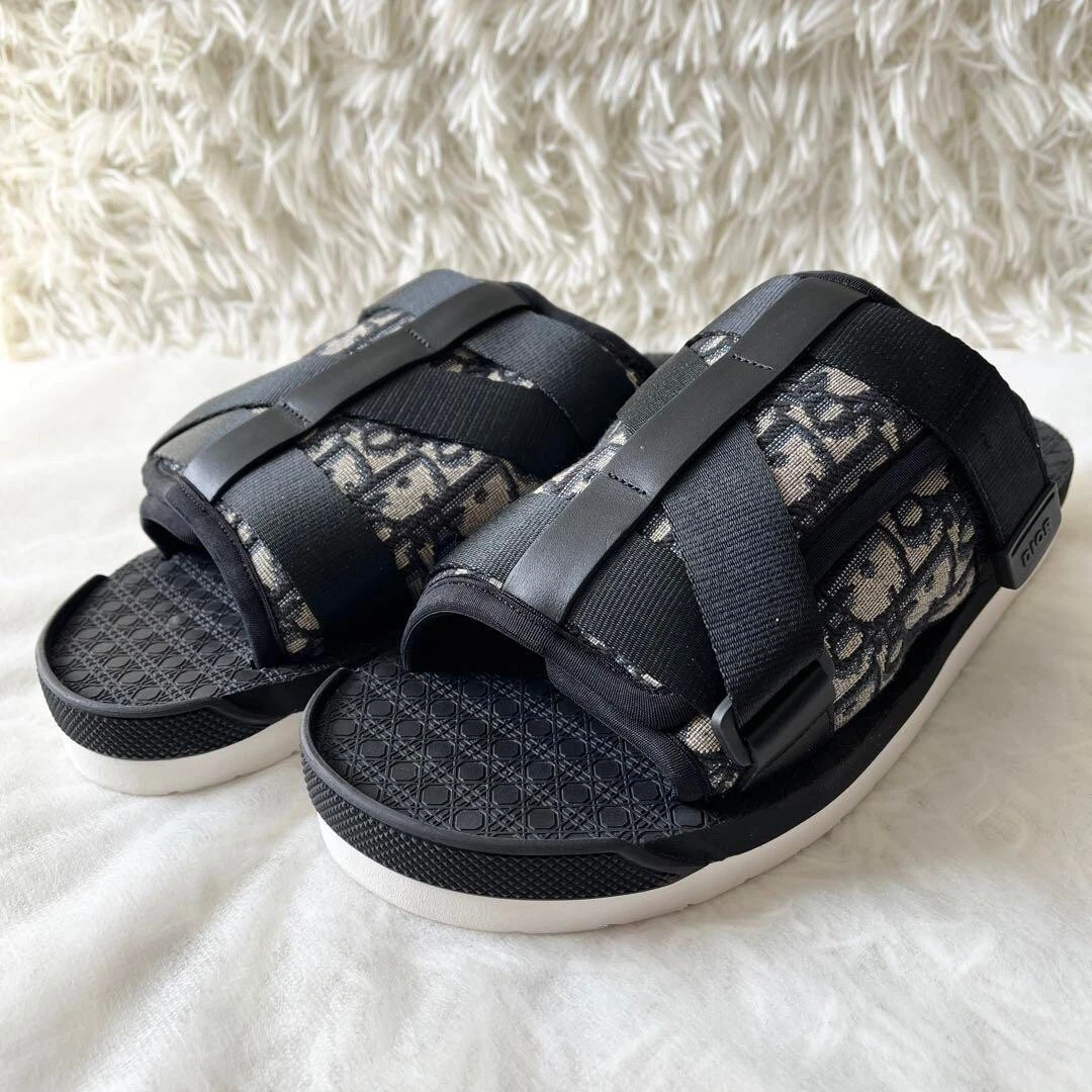 Sandales plates obliques Dior Alpha chaussures mules homme pointure 41 beige noir logo