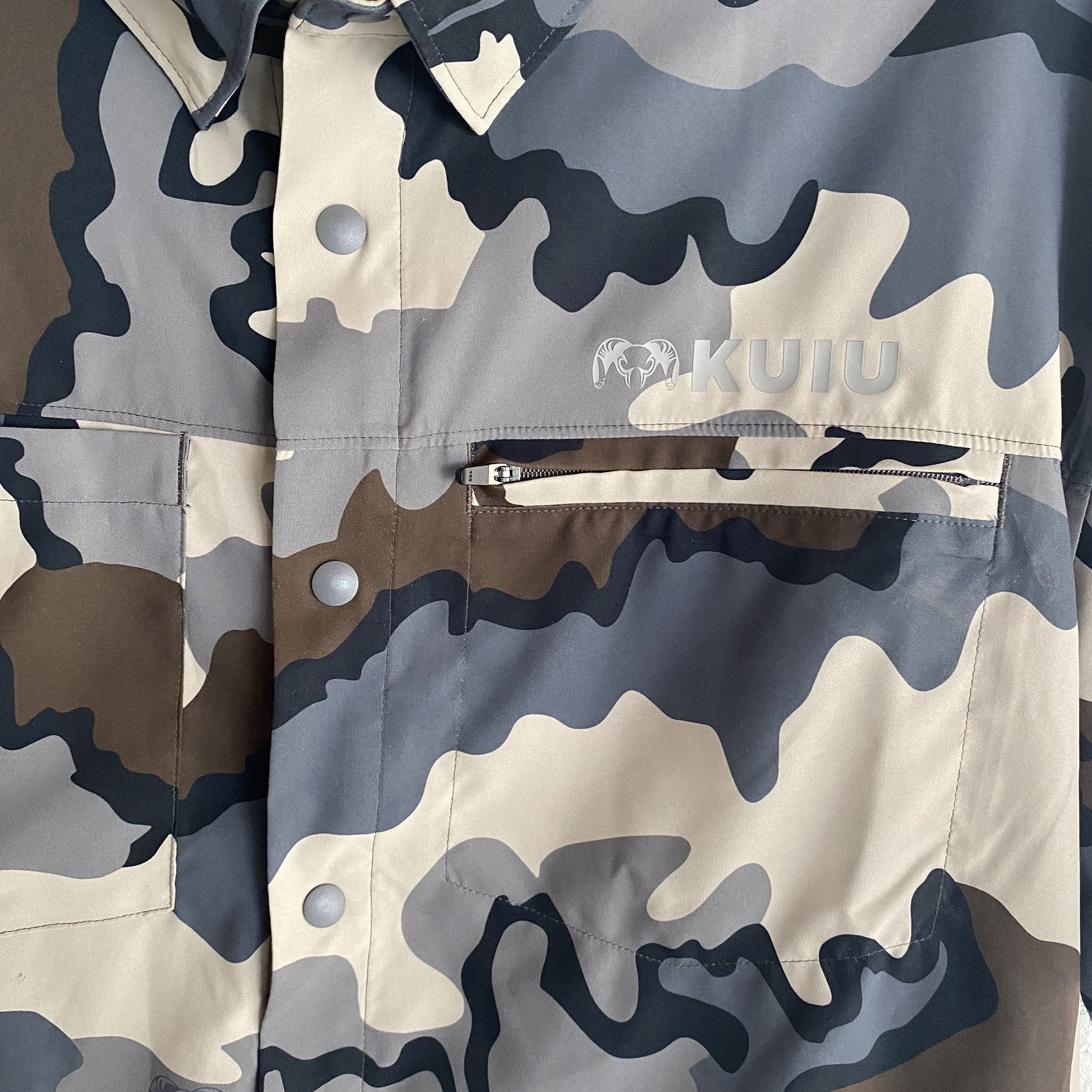 KUIU Mesa Vented Camo Snap Down Shirt  Short Sleeve Men’s XL UPF 50 Anti Odor 