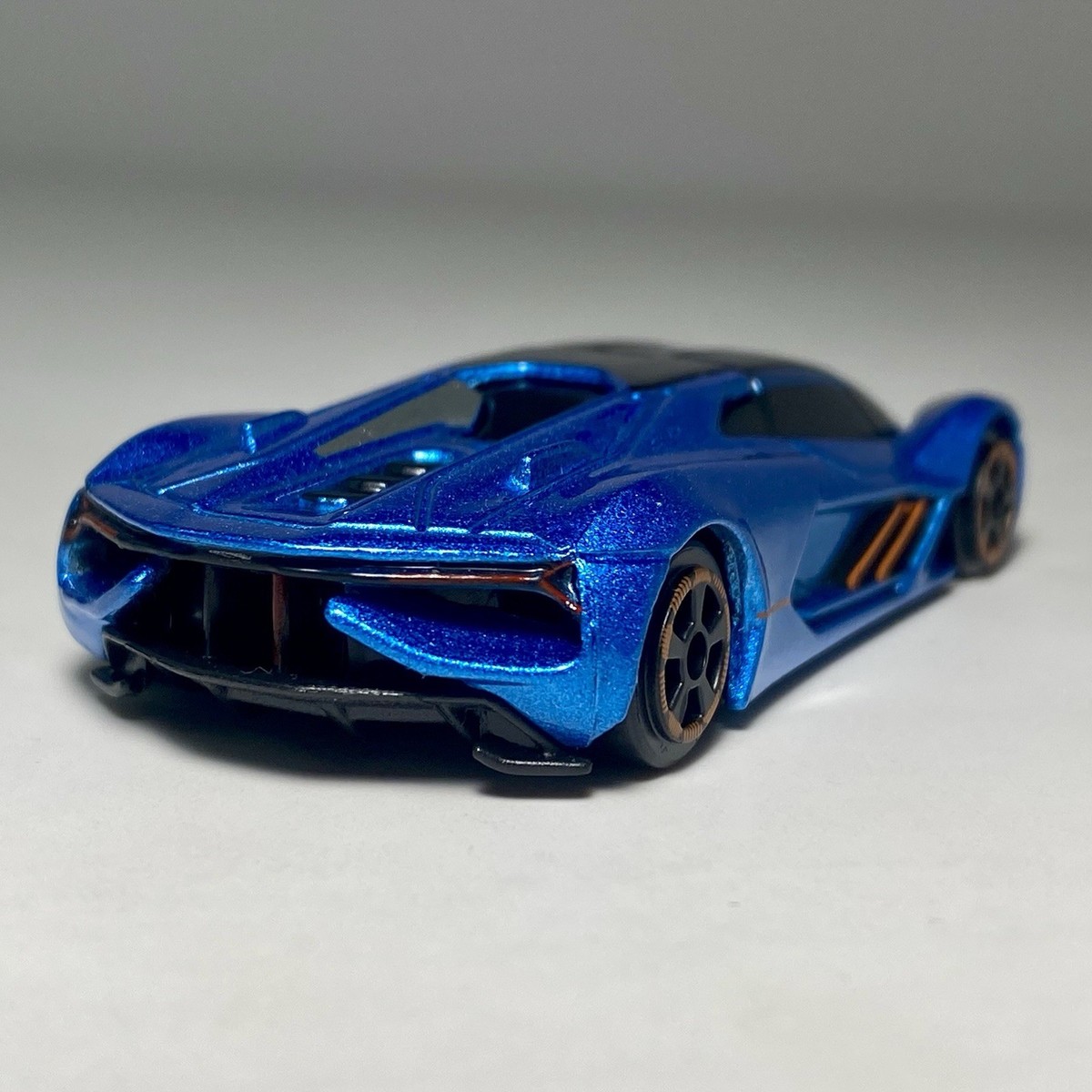 Maisto Lamborghini Terzo Millennio 1:64 Diecast Diorama Model Car