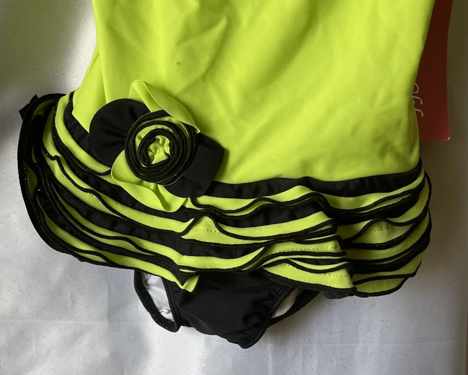 Traje de baño Isobella And Chloe verde neón y negro con volantes para niñas 1 pieza 4 Foto 4 de 4