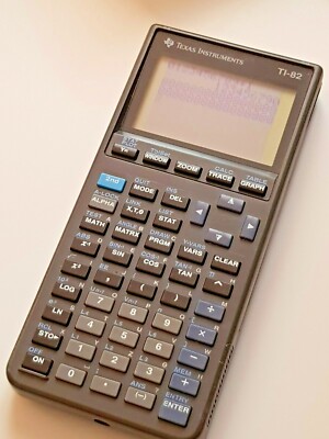 Calculatrice Vintage Texas Instruments TI-82 - Noir - 1999 - Fonctionnelle
