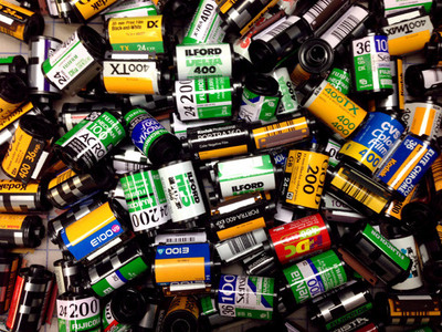 SALE-FREE FREIGHT in USA - 250+ Assorted empty 35mm film cassettes, mixed brands