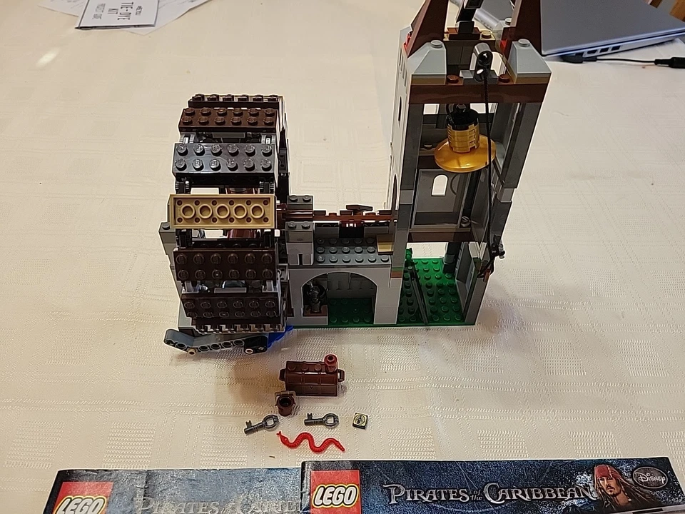 LEGO 4183 Pirates of the Caribbean The Mill Instructions No Figures - Image 3 of 4
