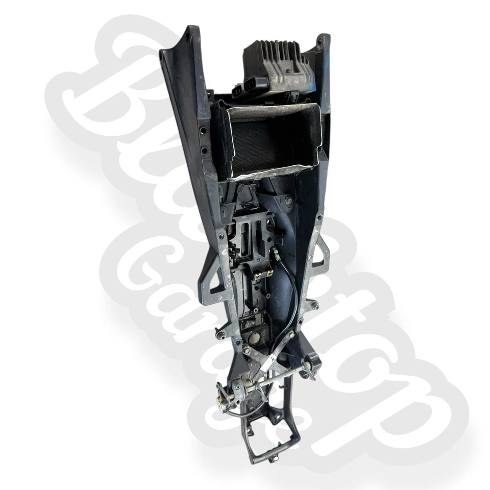 Subchasis trasero recto Yamaha YZF R1 2004-2006 OEM Foto 4 de 4