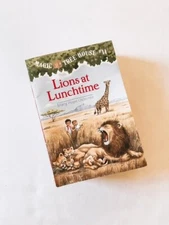 Magic Treehouse Bundle 8 books in total (see description and picture for titles)