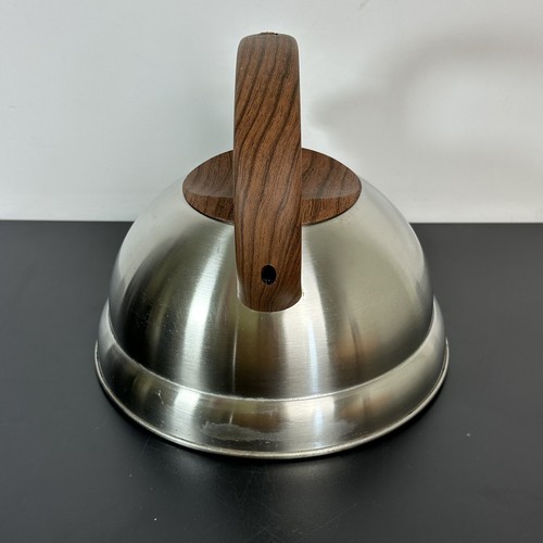 Frigidaire Bollitore per tè fischietto acciaio inox manico morbido legno finto 3,2 qt. - Foto 7 di 8