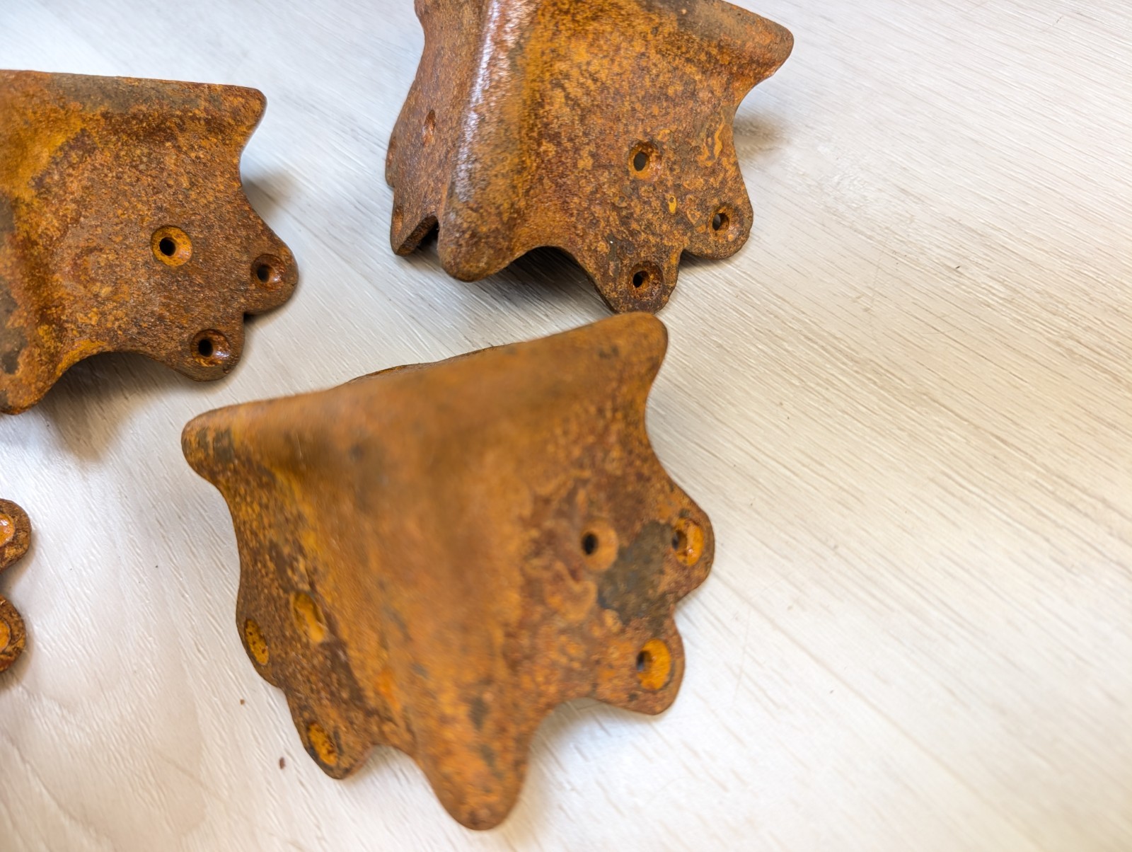 4 Antique Iron Corner Brackets Steamer Trunk Ornate Heavy Metal Hardware Rusted