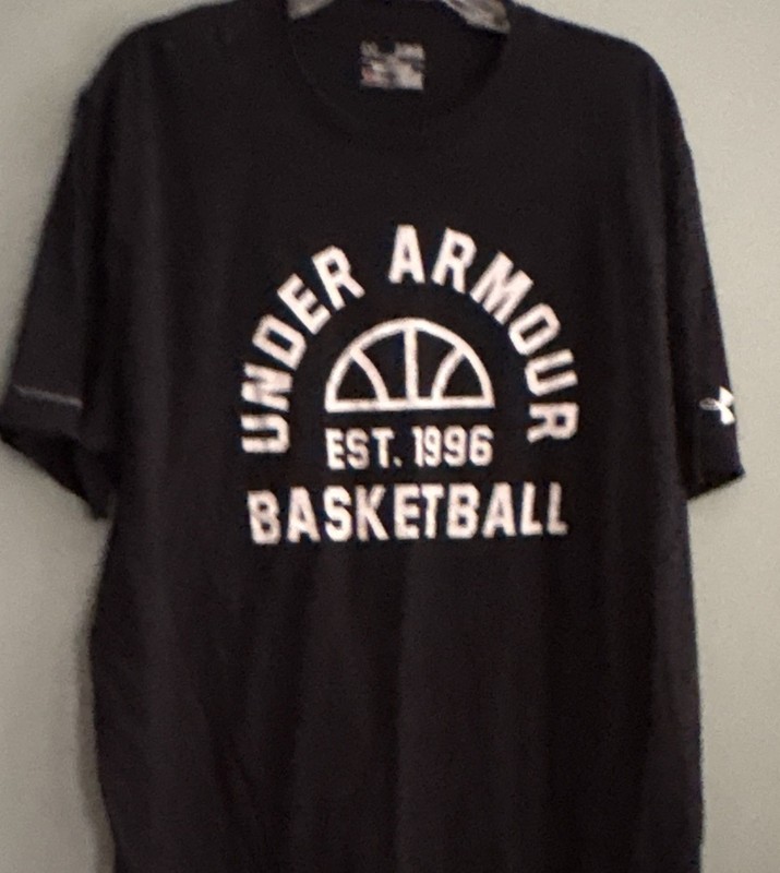 Under Armour HeatGear Basketball Graphic Print Black Short Sleeve T-Shirt XL