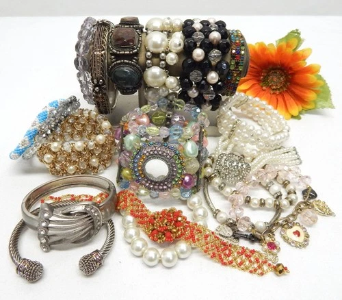 VINTAGE TO NOW FASHION/COSTUME JEWELRY BRACELET LOT, ASSORTED MATERIALS