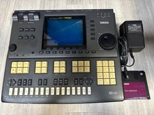 YAMAHA QY700 MUSIC SEQUENCER Data Capacity approx. 110,000 Sounds MIDI