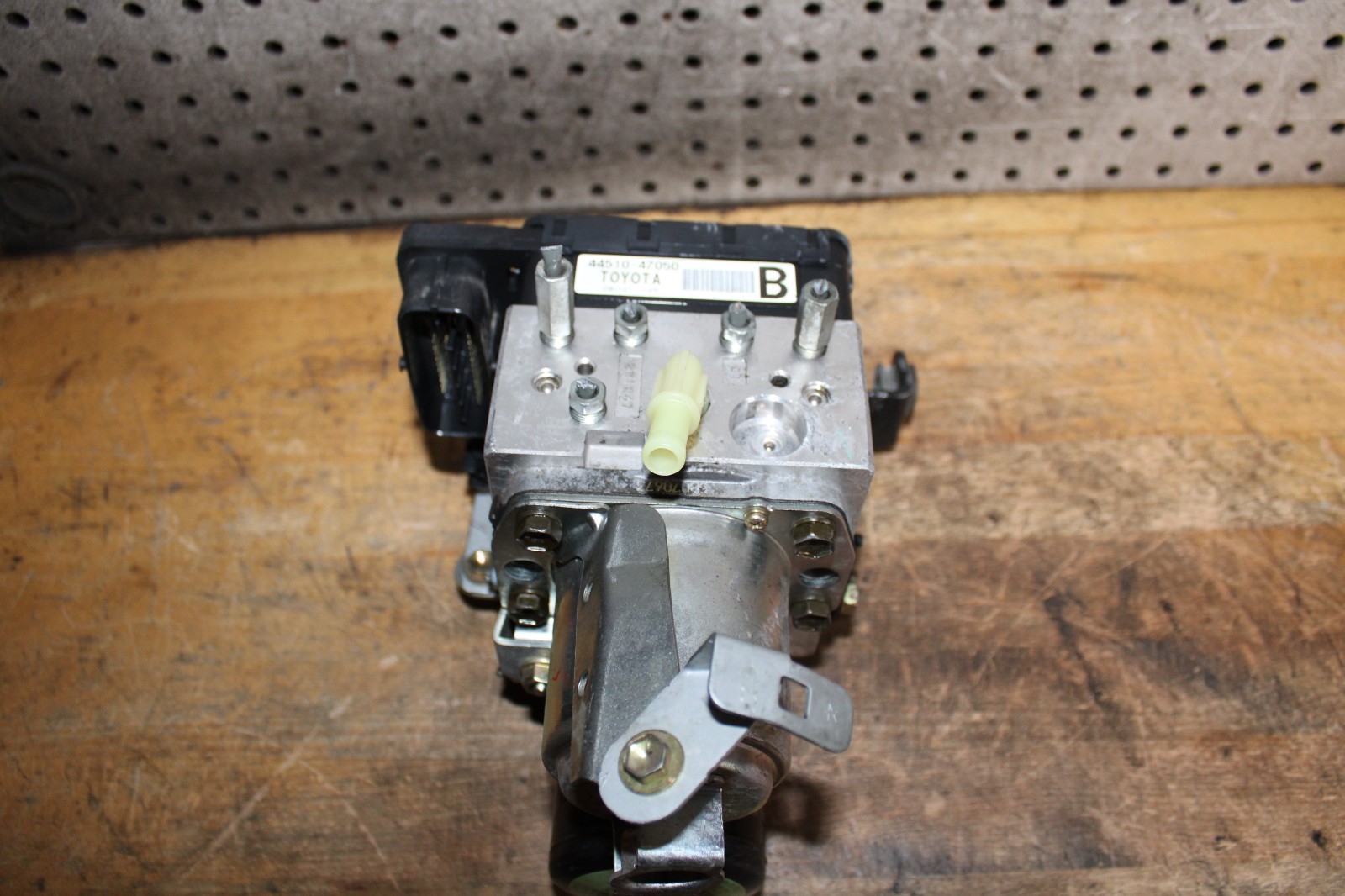 2006 TOYOTA PRIUS HYBRID ABS BRAKE PUMP SYSTEM HYDRAULIC ANTI LOCK OEM