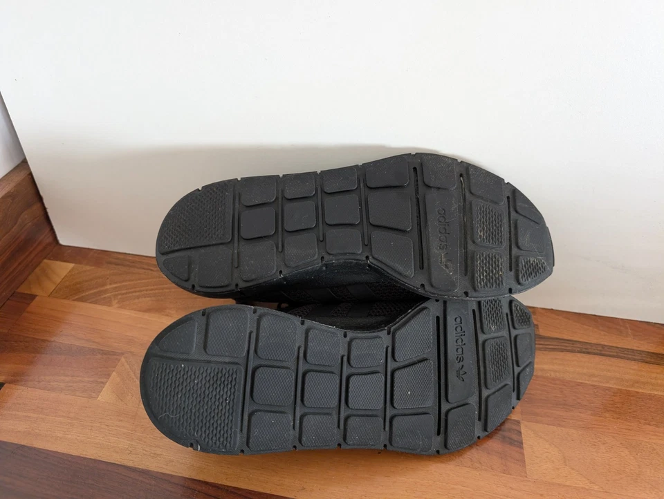 Adidas Swift Run Triple Black mesh running trainers size uk 7 eu 40.5 - Image 4 of 4