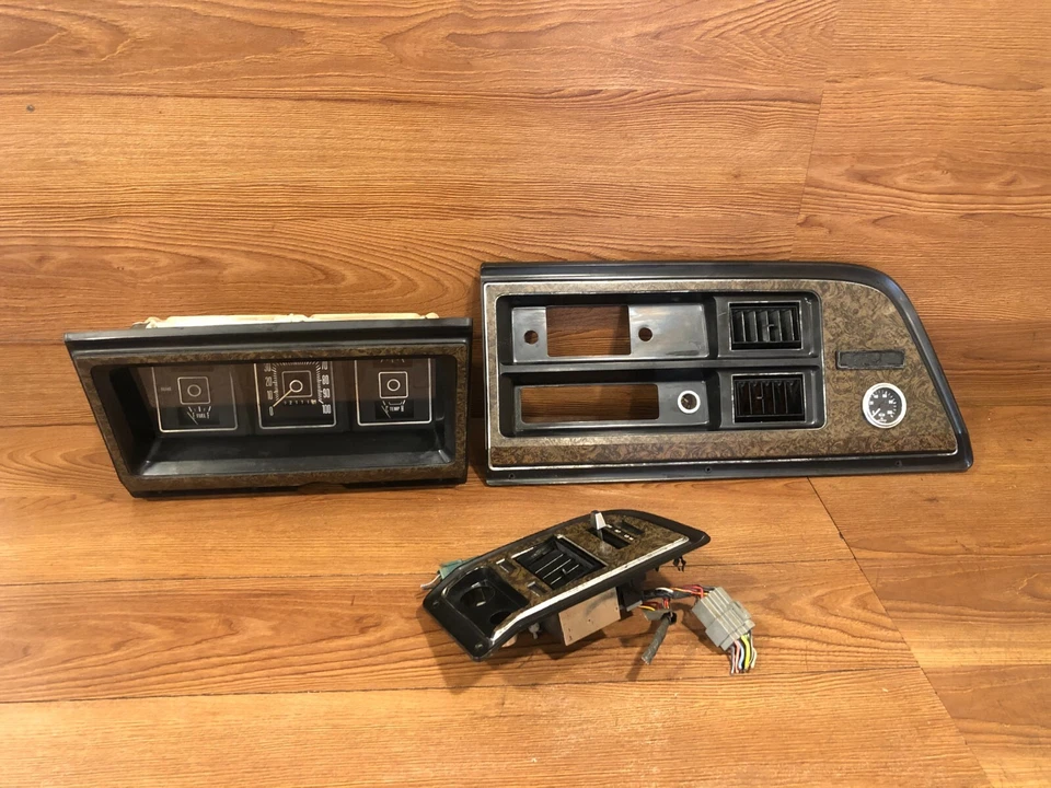 75-1991 FORD ECONOLINE VAN E150 E250 CLUSTER DASH VENT WOOD TRIM BEZEL PANEL OEM - Image 2 of 4