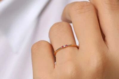 Drei Steine Goldring Rubin 0,02ct 14K 585er Rund Schliff & 2 Brillanten 0,04ct - Bild 1 von 4