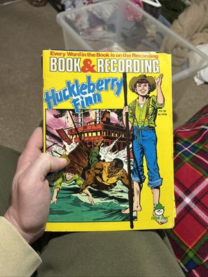  Huckleberry Finn , book and record, 45 rpm, vintage collectible