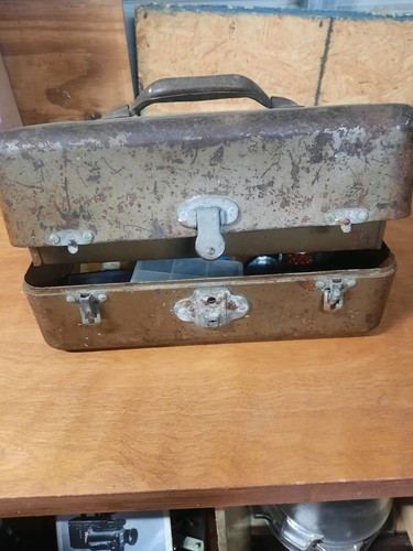Vintage Simonsen Metall Tackle Angelbox Chicago 2 Fächer 3 Riegel mit Inhalt - Bild 8 von 15