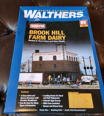 Walthers Cornerstone Brook Hill Farm Dairy Kit  NEW GB41