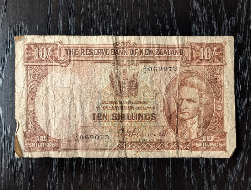 Reserve Bank of New Zealand Ten Shillings Banknote - Circulated Uncertified