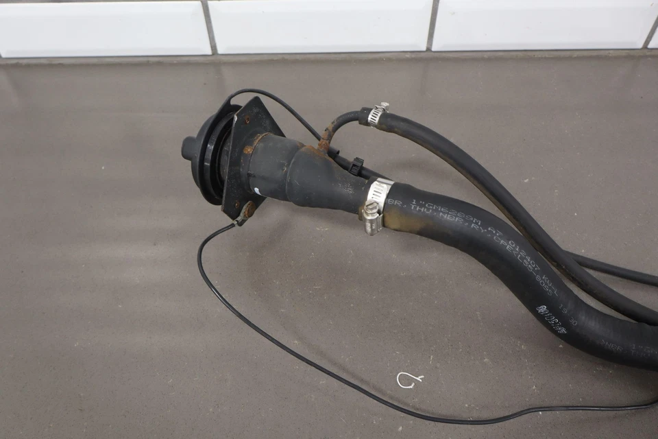 04-07 悍马 H2 原始设备制造商燃料填充颈 15125310 15270307 25853757 — 第 2/4 张图片