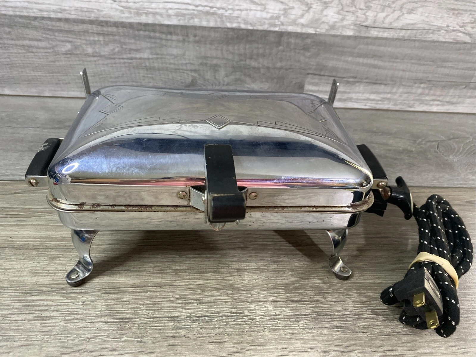 30'S LADY HIBBARD ELECTRIC GRIDDLE SANDWICH PRESS WORKING CLOTH CORD Model 241
Opens in a new window