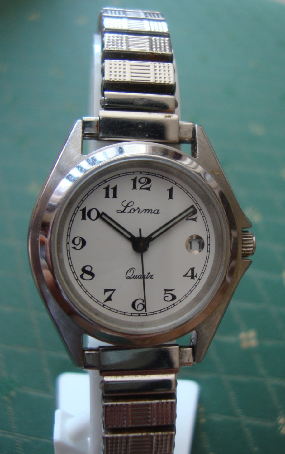 Montre femme acier lisible bracelet extensible quartz LORMA 30mm