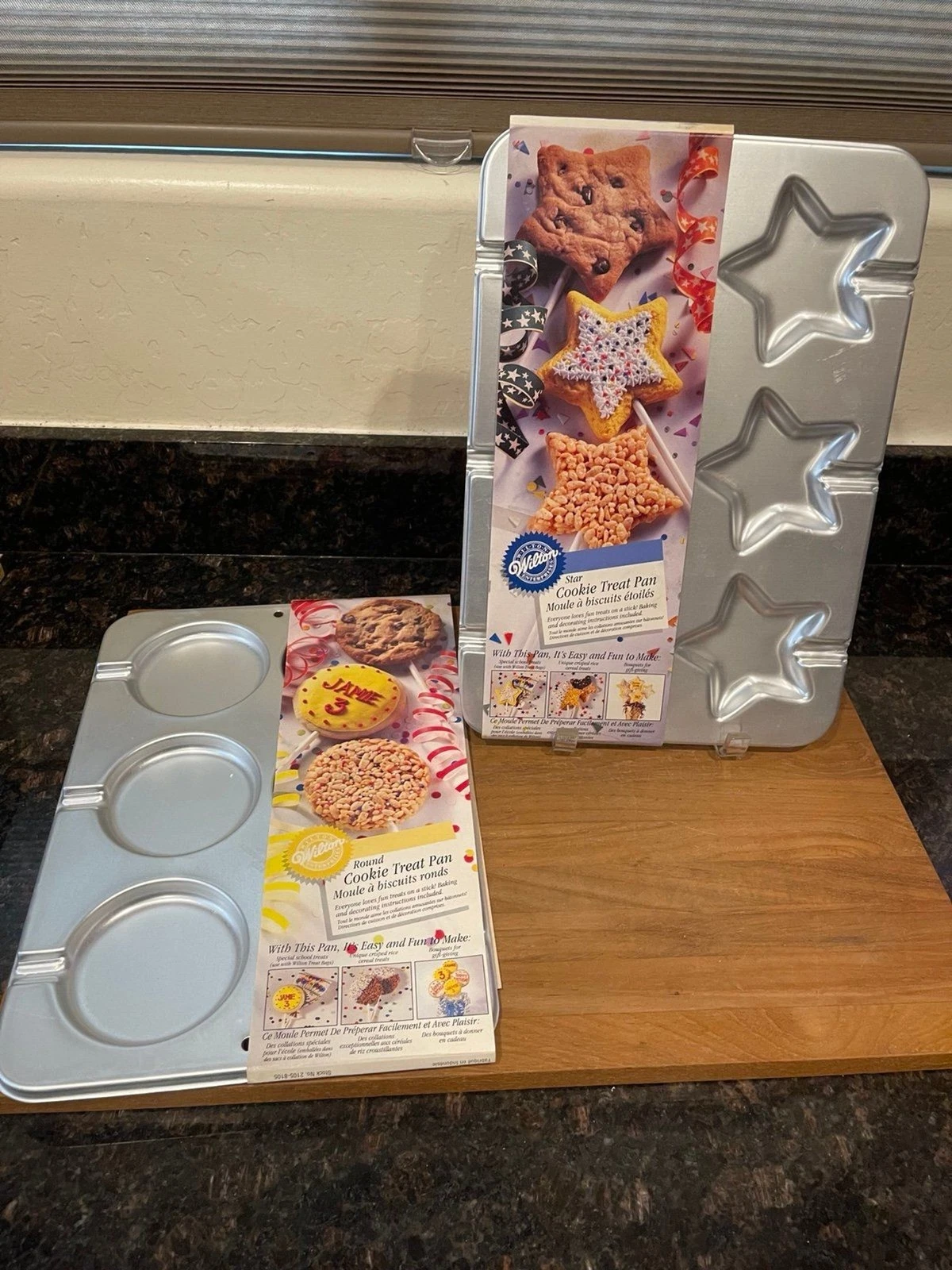 2 piece Wilton cookie treat pans: stars and circles