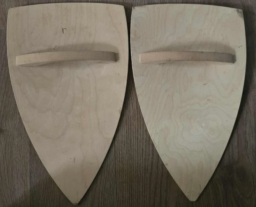 Escudos de madera vintage Rey Ricardo, Cruzada de San Jorge niños juguete caballero medieval Foto 2 de 4