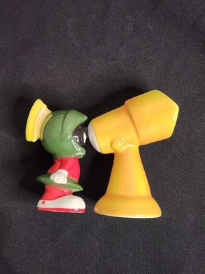Rare Marvin the Martian Telescope Salt & Pepper Shakers Looney Tunes Warner Bros